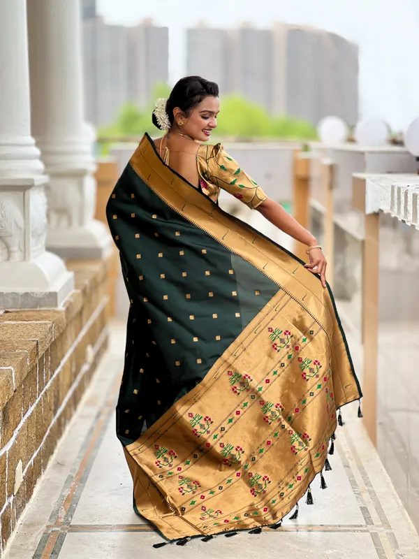 Bottlegreen_Raffel_Silk_Saree_With_Unstitched_Blouse_Piece