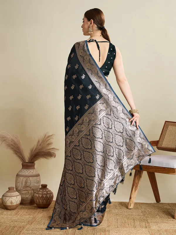Black_Rajgharana_Silk_Saree_With_Unstitched_Blouse_Piece