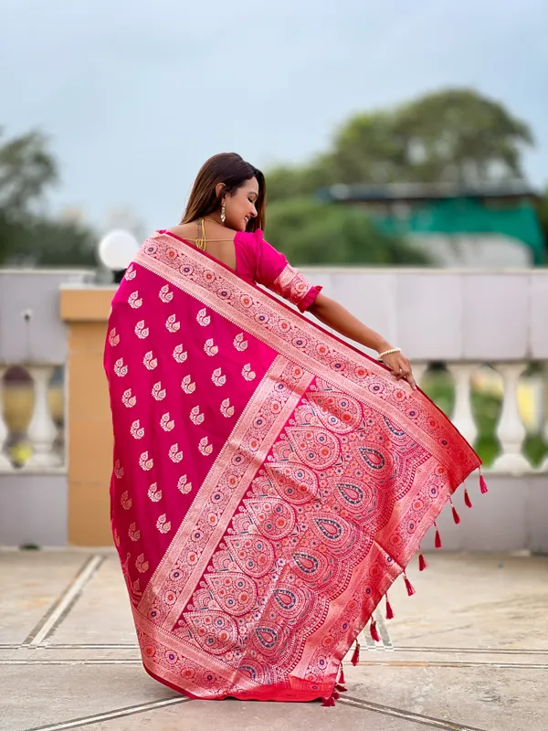 Gajri_Pink_Banarasi_Banarasi_Silk_Saree_With_Unstitched_Blouse_Piece