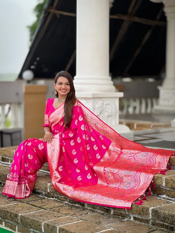 Gajri_Pink_Banarasi_Banarasi_Silk_Saree_With_Unstitched_Blouse_Piece