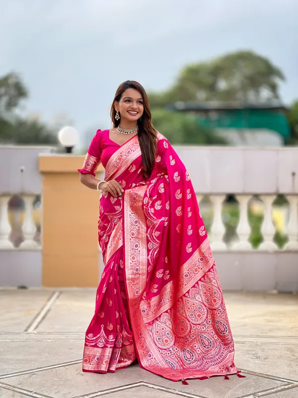 Gajri_Pink_Banarasi_Banarasi_Silk_Saree_With_Unstitched_Blouse_Piece