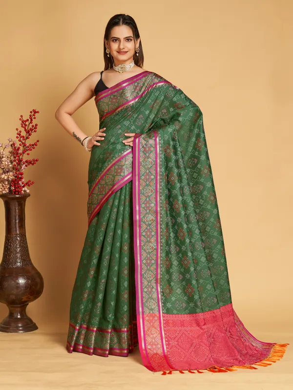 Dark_Green_Vaibhavi_Silk_Saree_With_Unstitched_Blouse_Piece