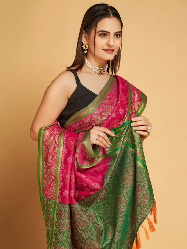 Rani_Pink_Vaibhavi_Silk_Saree_With_Unstitched_Blouse_Piece