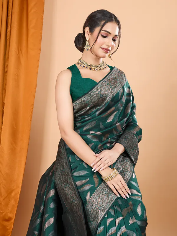 Bottlegreen_Morpichh_Silk_Saree_With_Unstitched_Blouse_Piece