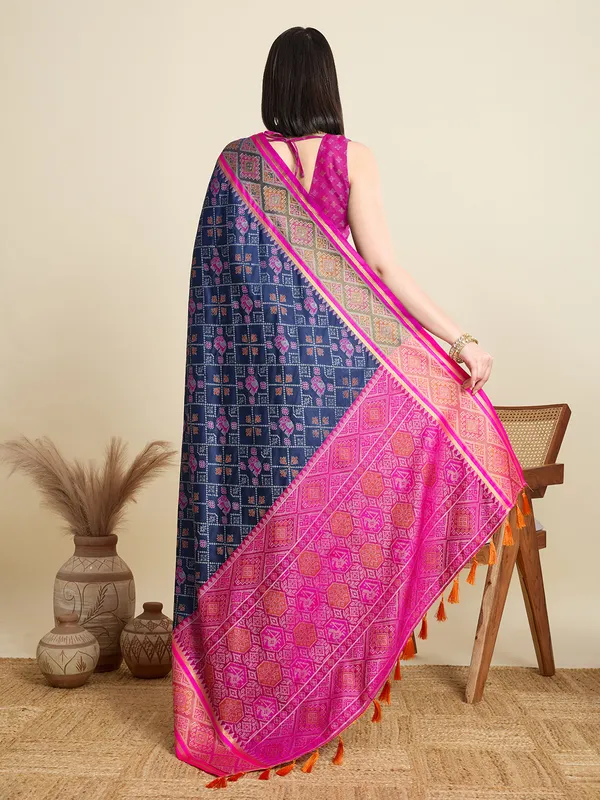 Midnight_Blue_Vaibhavi_Silk_Saree_With_Unstitched_Blouse_Piece