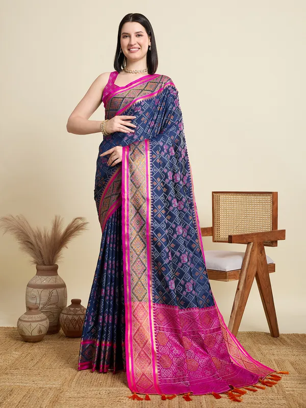 Midnight_Blue_Vaibhavi_Silk_Saree_With_Unstitched_Blouse_Piece