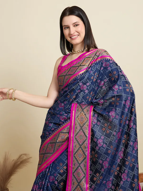 Midnight_Blue_Vaibhavi_Silk_Saree_With_Unstitched_Blouse_Piece