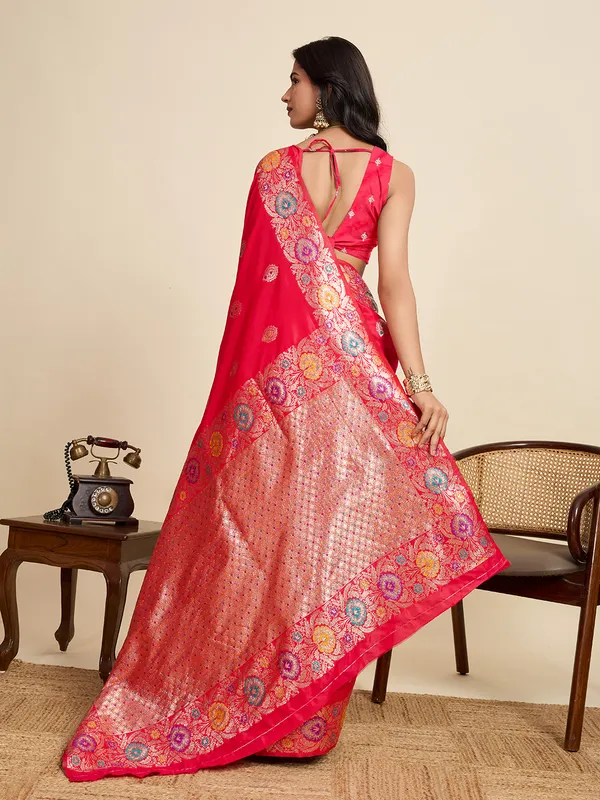 Tometo_Amshukha_Jacquard_Fabrics_Saree_With_Unstitched_Blouse_Piece