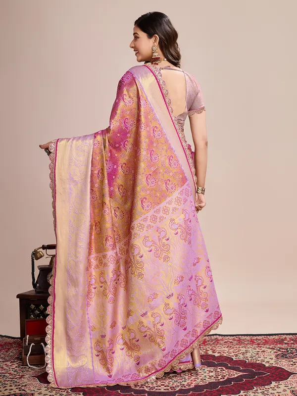 Gajri_Pink_Aaradhya_Silk_Saree_With_Unstitched_Blouse_Piece