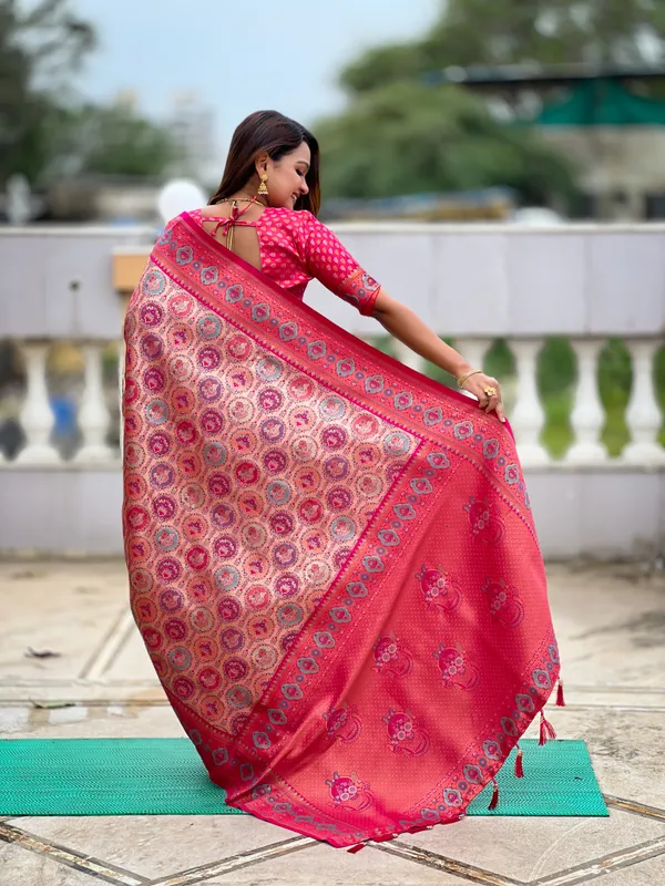 Rani_Pink_Kanjivaram_Silk_Saree_With_Unstitched_Blouse_Piece