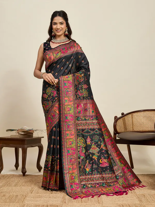Black_Pallavi_Silk_Saree_With_Unstitched_Blouse_Piece
