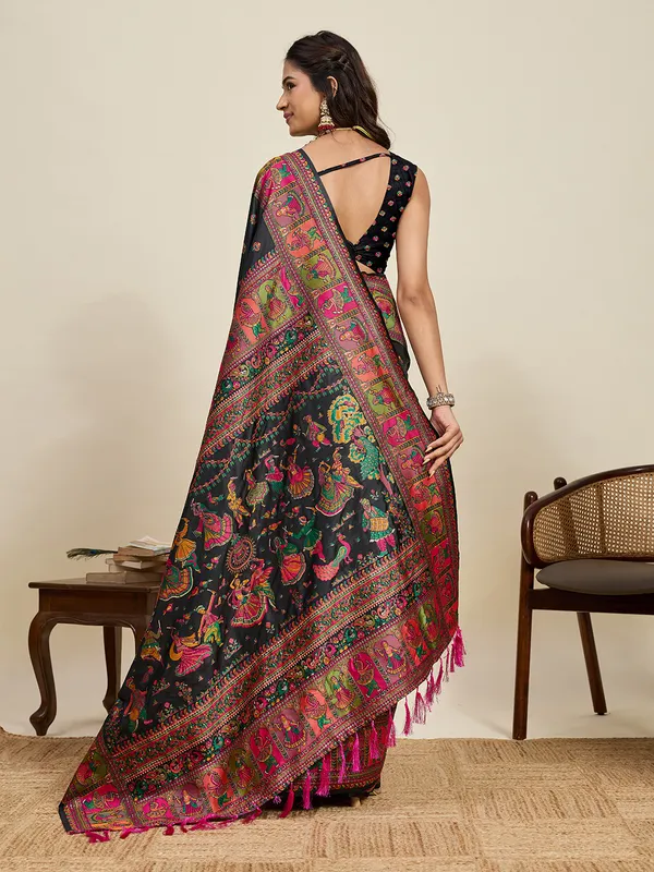Black_Pallavi_Silk_Saree_With_Unstitched_Blouse_Piece