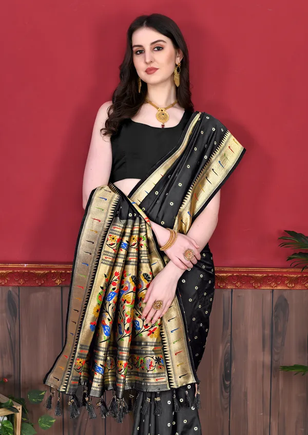 Black_Bindi_Paithani_Silk_Saree_With_Unstitched_Blouse_Piece