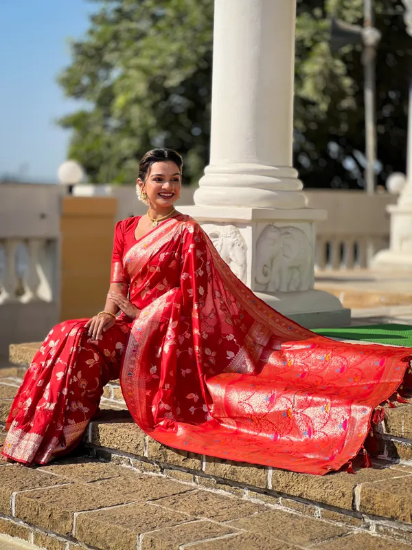 Red_Banarasi_Silk_Saree_With_Unstitched_Blouse_Piece
