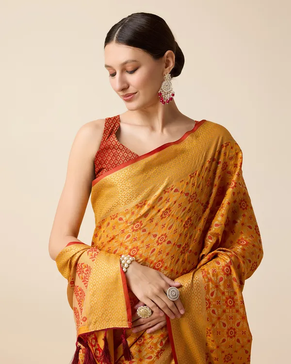 Yellow_Leri_Patola_Silk_Saree_With_Unstitched_Blouse_Piece