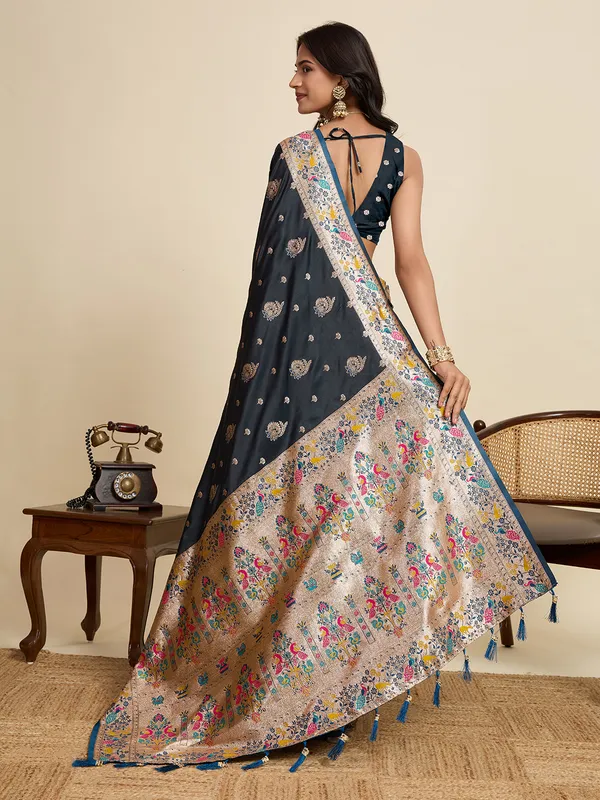Black_Ragini_Silk_Saree_With_Unstitched_Blouse_Piece