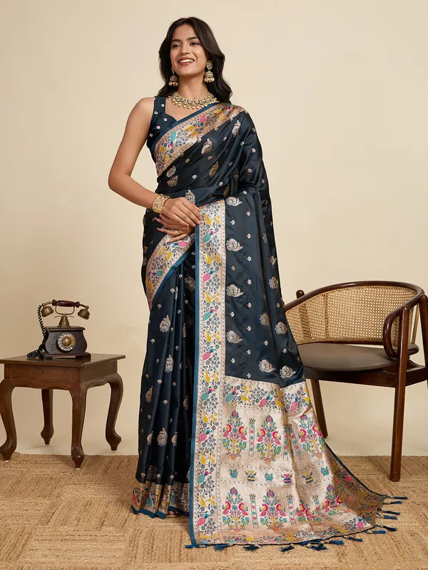Black_Ragini_Silk_Saree_With_Unstitched_Blouse_Piece