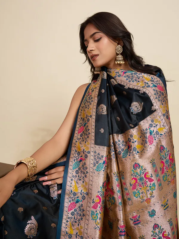 Black_Ragini_Silk_Saree_With_Unstitched_Blouse_Piece