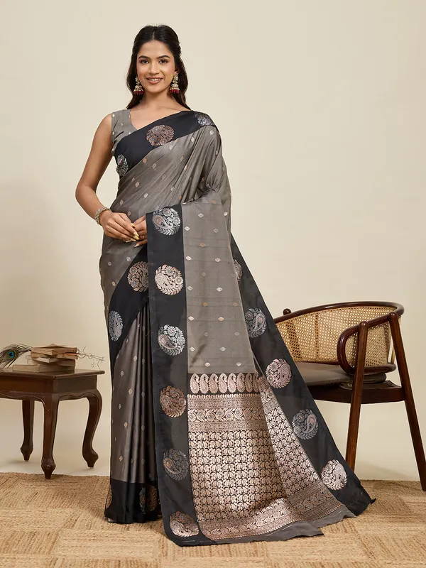 Gray_Aamarapali_Silk_Saree_With_Unstitched_Blouse_Piece