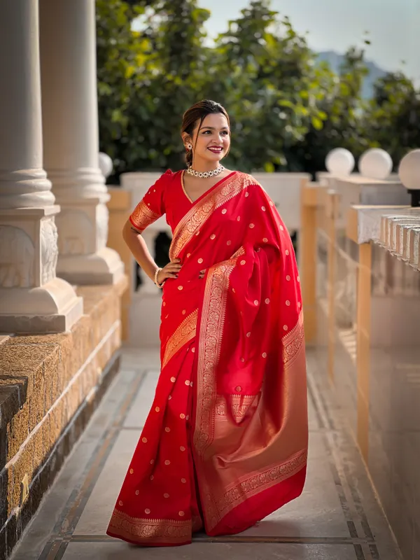 Red_Sonakshi_Silk_Saree_With_Unstitched_Blouse_Piece