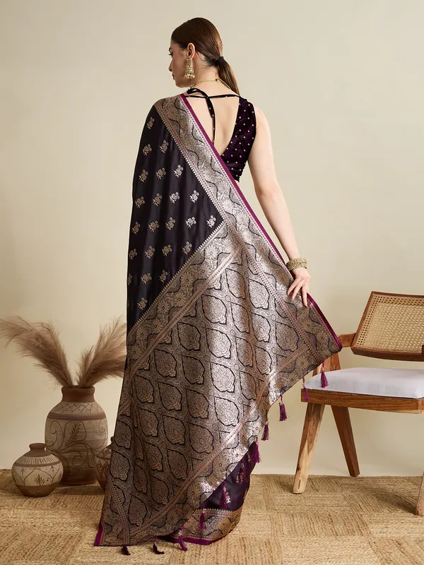 Brown_Rajgharana_Silk_Saree_With_Unstitched_Blouse_Piece