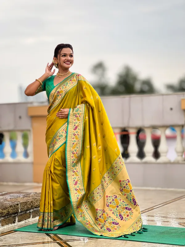 Parrot_Green_Royal_Paithani_Silk_Saree_With_Unstitched_Blouse_Piece