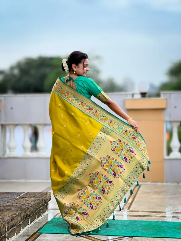 Parrot_Green_Royal_Paithani_Silk_Saree_With_Unstitched_Blouse_Piece