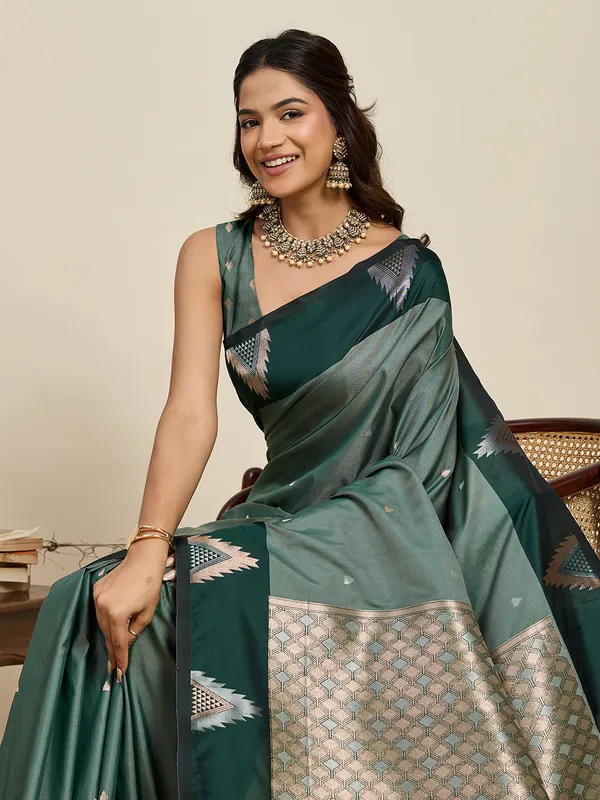 Seagreen_Aamarapali_Silk_Saree_With_Unstitched_Blouse_Piece