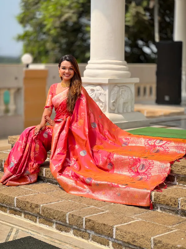 Gajri_Pink_Banarasi_Banarasi_Silk_Saree_With_Unstitched_Blouse_Piece