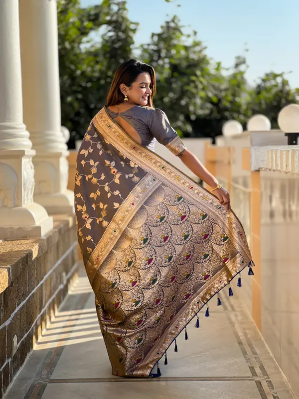 Grey_Banarasi_Silk_Saree_With_Unstitched_Blouse_Piece