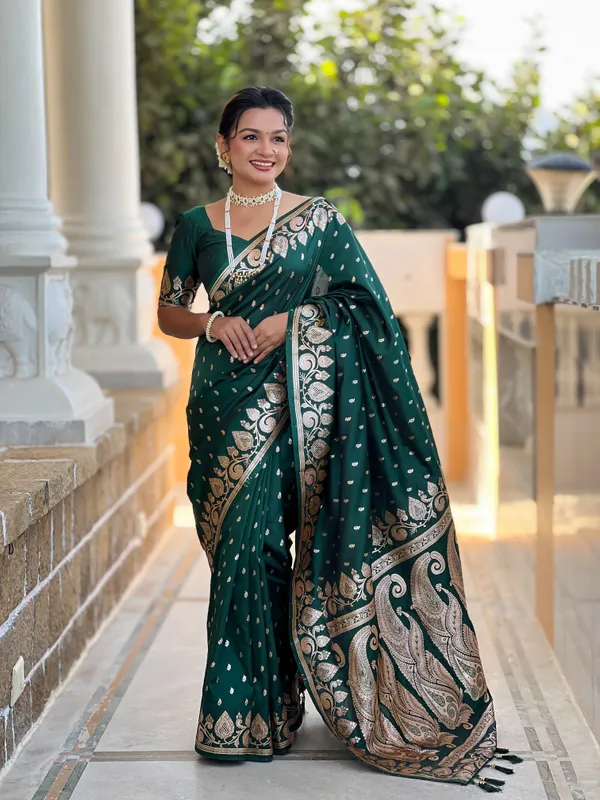 Bottlegreen_Banarasi_Banarasi_Silk_Saree_With_Unstitched_Blouse_Piece
