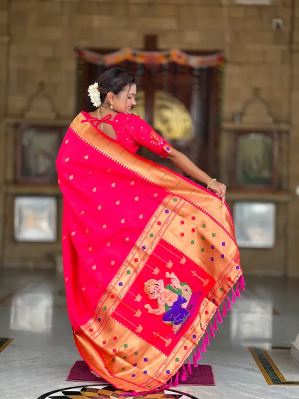 Rani_Pink_Ganapati_Paithani_Silk_Saree_With_Unstitched_Blouse_Piece