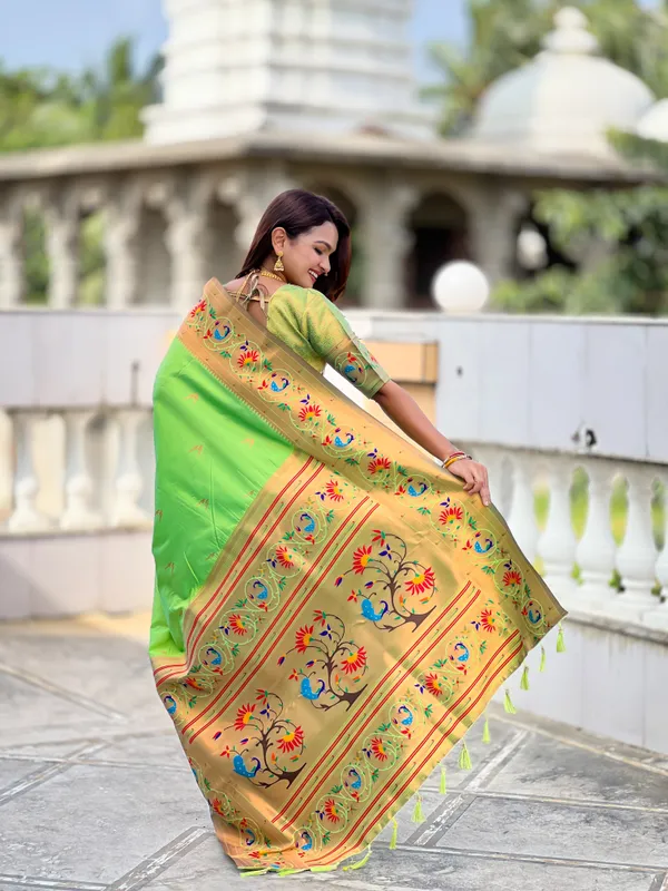 Parrot_Green_Harmony_Paithani_Silk_Saree_With_Unstitched_Blouse_Piece