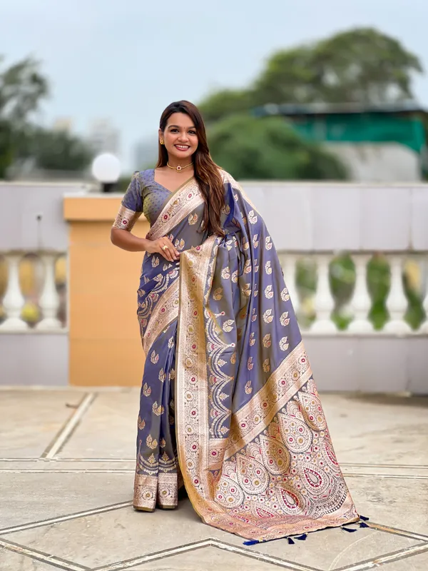 Grey_Banarasi_Banarasi_Silk_Saree_With_Unstitched_Blouse_Piece