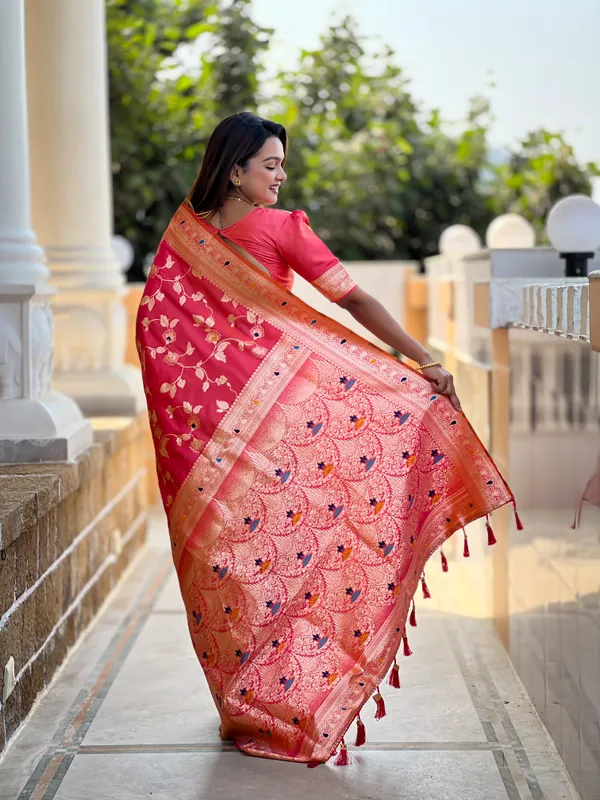 Gajri_Pink_Banarasi_Silk_Saree_With_Unstitched_Blouse_Piece