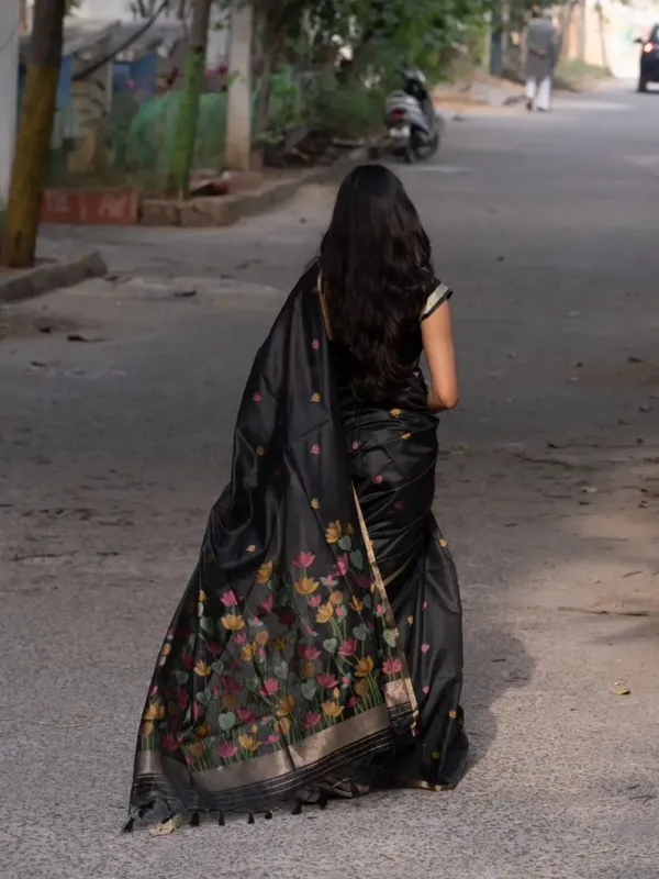Pavitra_cotton_feel_fabric_Saree
