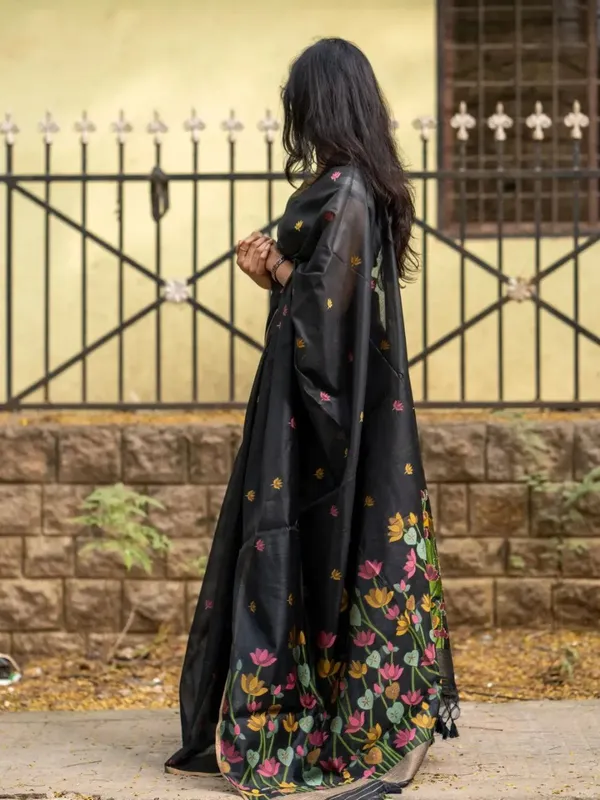 Pavitra_cotton_feel_fabric_Saree