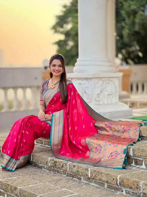 Pink_Peacock_Paithani_Silk_Saree_With_Unstitched_Blouse_Piece