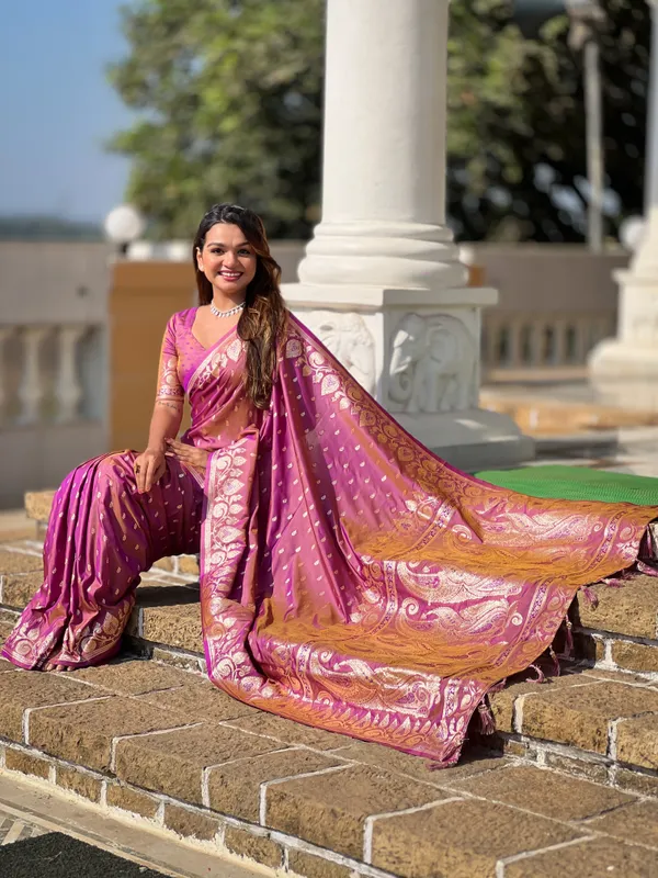 Onion_Banarasi_Banarasi_Silk_Saree_With_Unstitched_Blouse_Piece