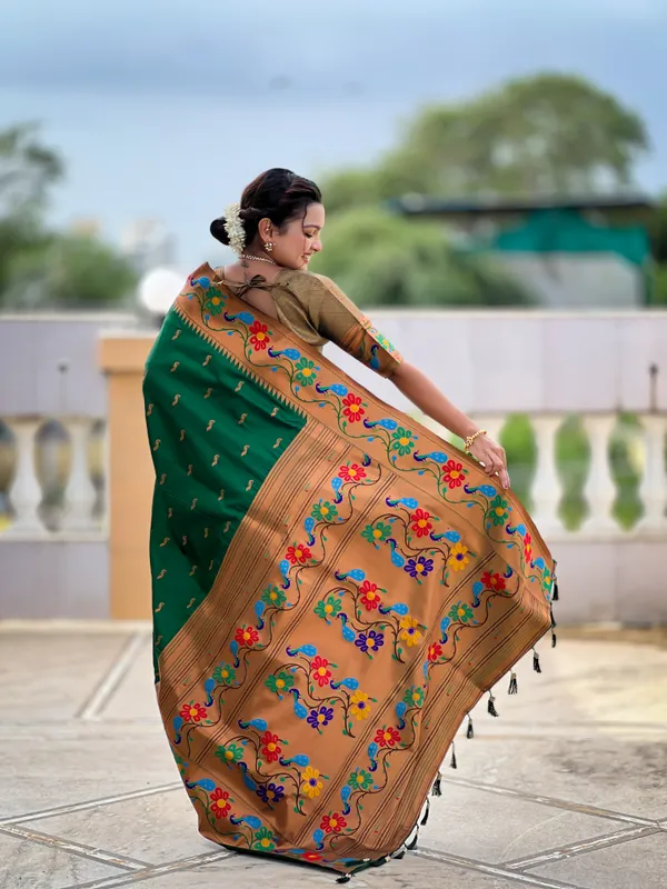 Bgreen_Anuradha_Paithani_Silk_Saree_With_Unstitched_Blouse_Piece