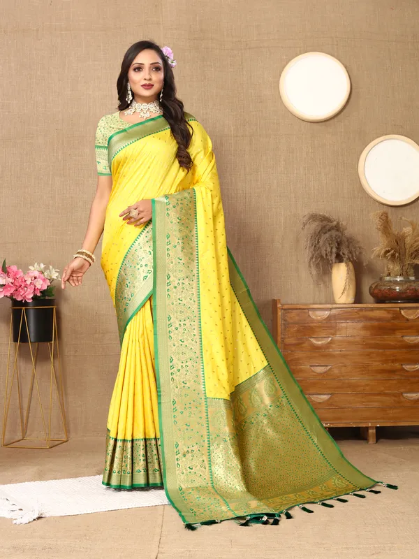 Yellow_Shriya_Silk_Saree_With_Unstitched_Blouse_Piece