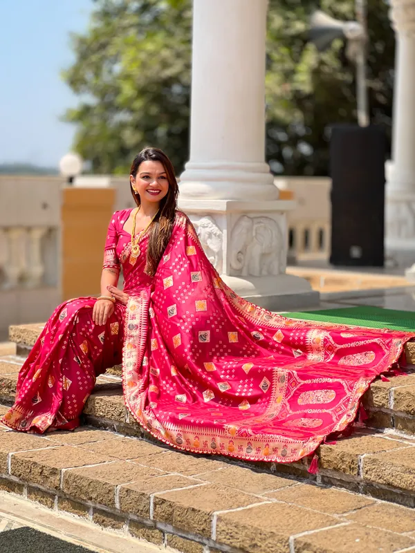 Rani_Pink_Swastik_Silk_Saree_With_Unstitched_Blouse_Piece