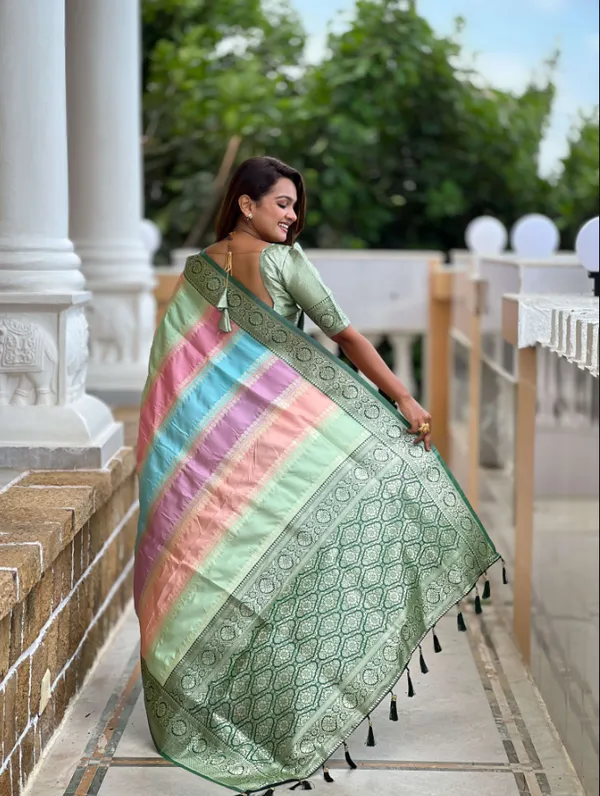Seagreen_Silk_Saree_With_Unstitched_Blouse_Piece
