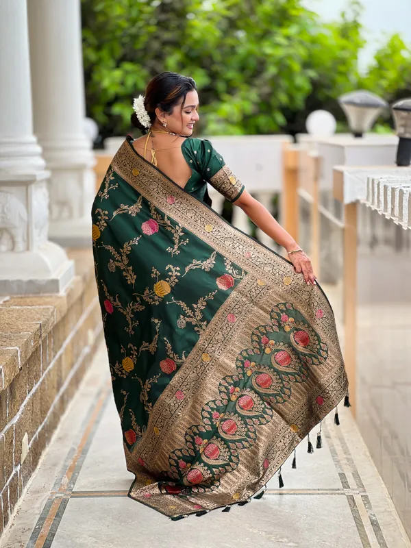 Bottlegreen_Banarasi_Banarasi_Silk_Saree_With_Unstitched_Blouse_Piece