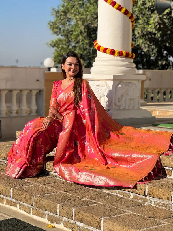 Gajari_Pink_Banarasi_Banarasi_Silk_Saree_With_Unstitched_Blouse_Piece