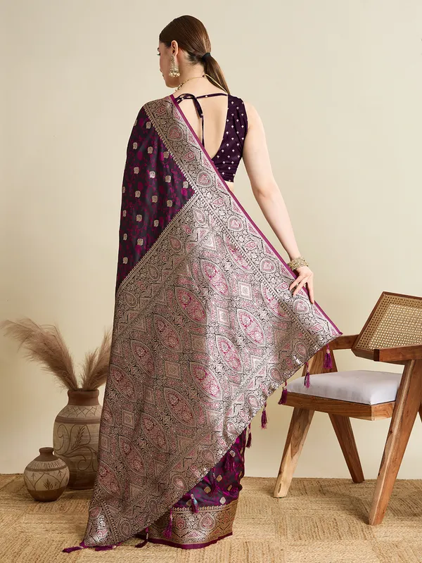 Wineberry_Rajgharana_Silk_Saree_With_Unstitched_Blouse_Piece
