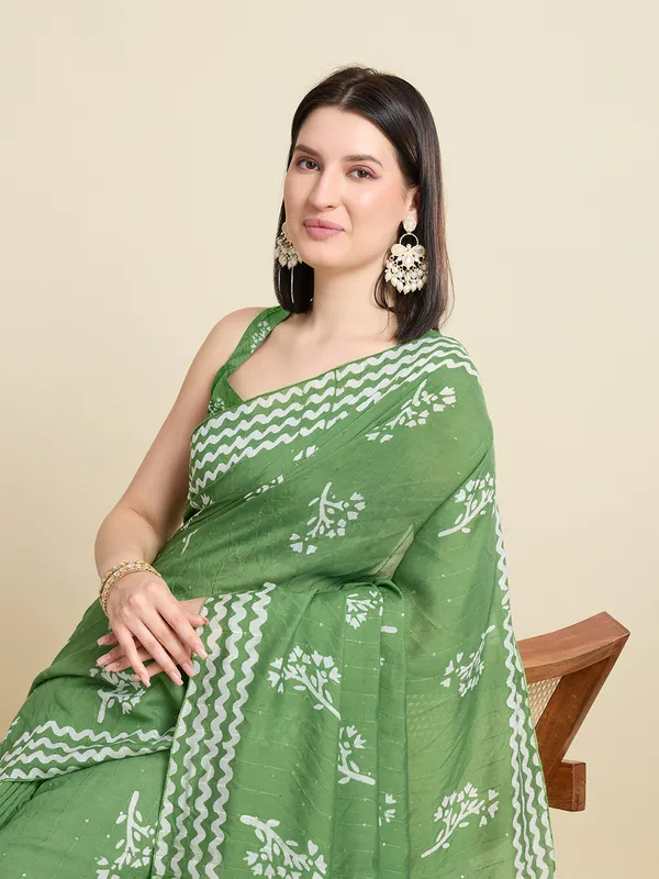 Light_Green_Kyara_Cotton_Saree_With_Unstitched_Blouse_Piece