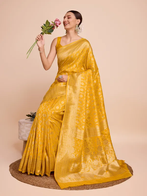 Yellow_Panchvati_Silk_Saree_With_Unstitched_Blouse_Piece
