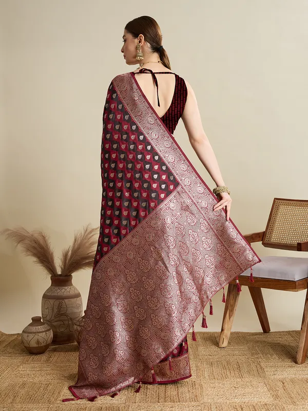 Maroon_Rajgharana_Silk_Saree_With_Unstitched_Blouse_Piece