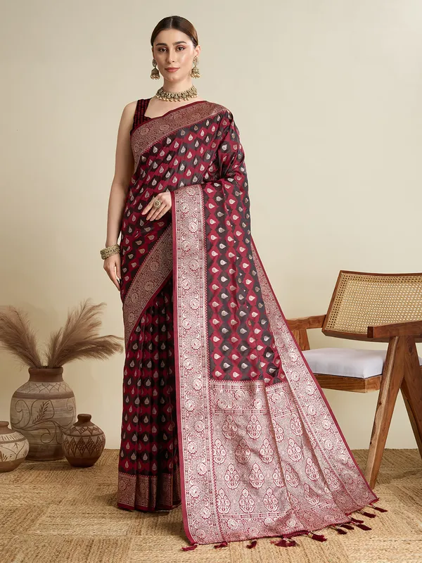 Maroon_Rajgharana_Silk_Saree_With_Unstitched_Blouse_Piece